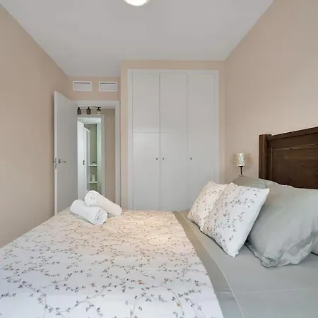 Con Terraza Y Piscina En Puerto Marina - Mistral Apartment *